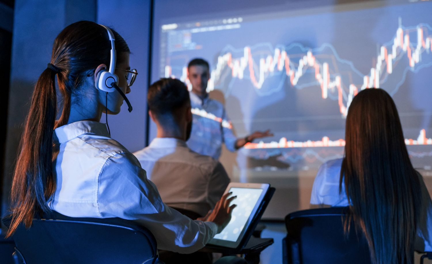 man teaching about forex trading